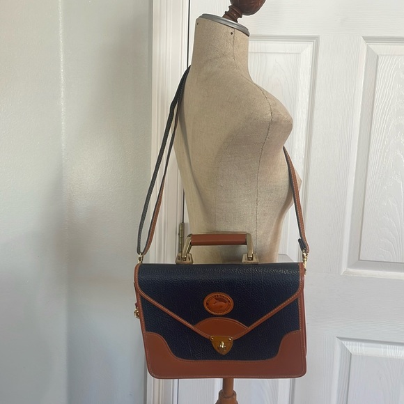 Vintage All Weather leather Carrier black satchel Crossbody bag purse pocketbook